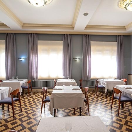 Hotel Robert La Pobla de Claramunt Kültér fotó