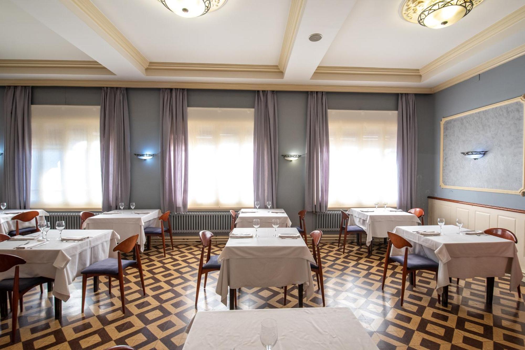 Hotel Robert La Pobla de Claramunt Kültér fotó