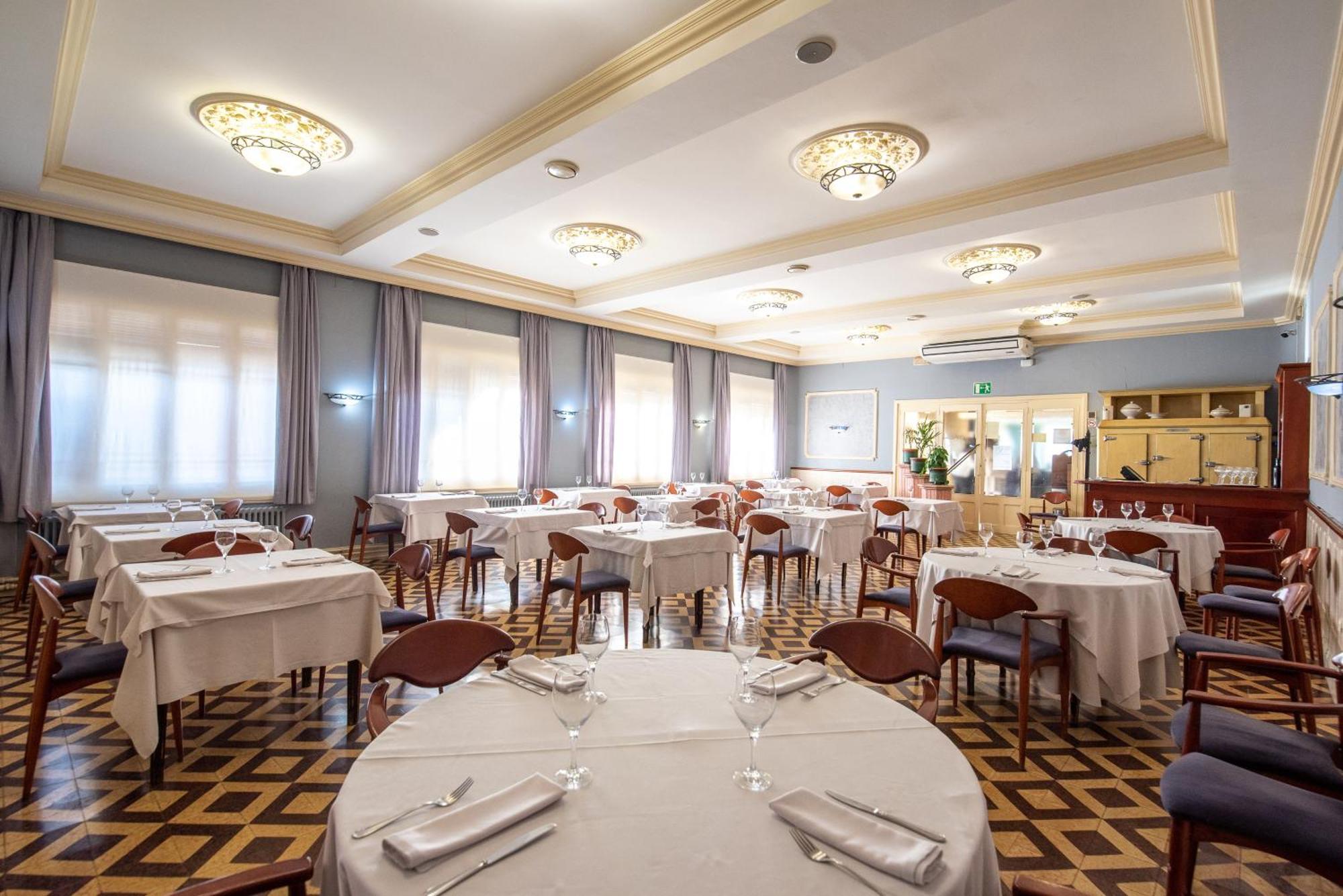 Hotel Robert La Pobla de Claramunt Kültér fotó