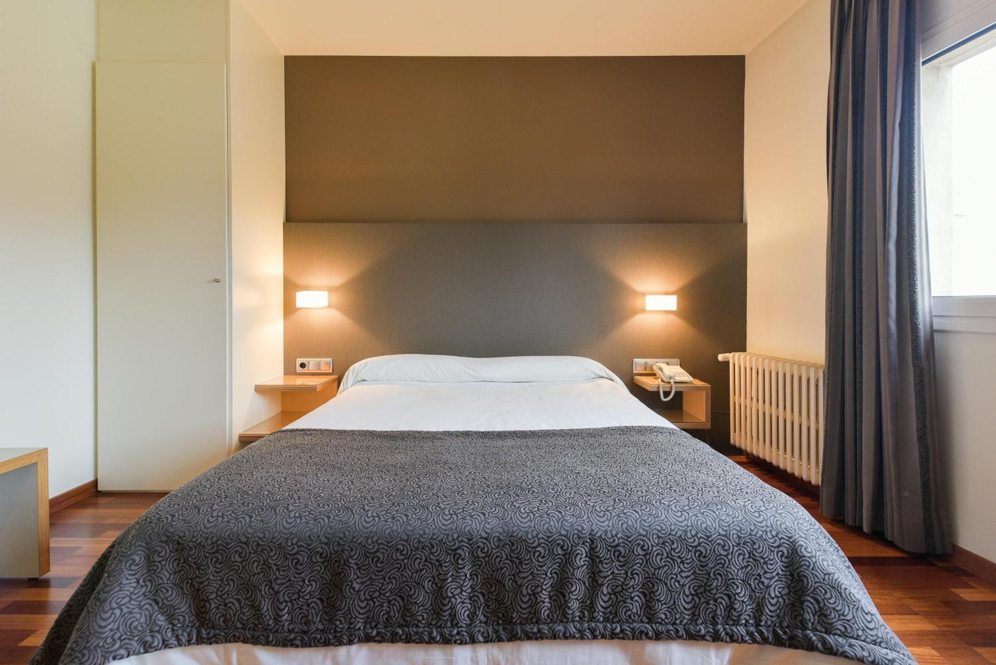 Hotel Robert La Pobla de Claramunt Kültér fotó