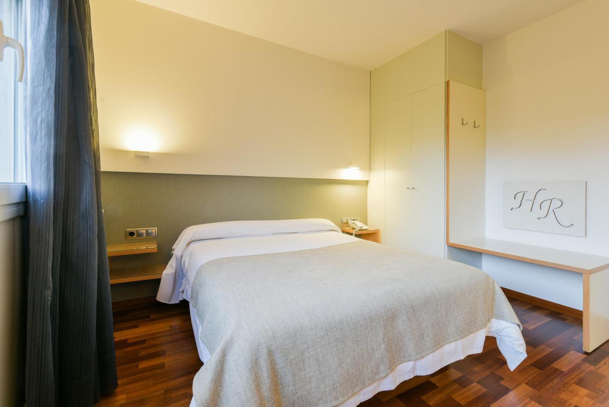 Hotel Robert La Pobla de Claramunt Kültér fotó