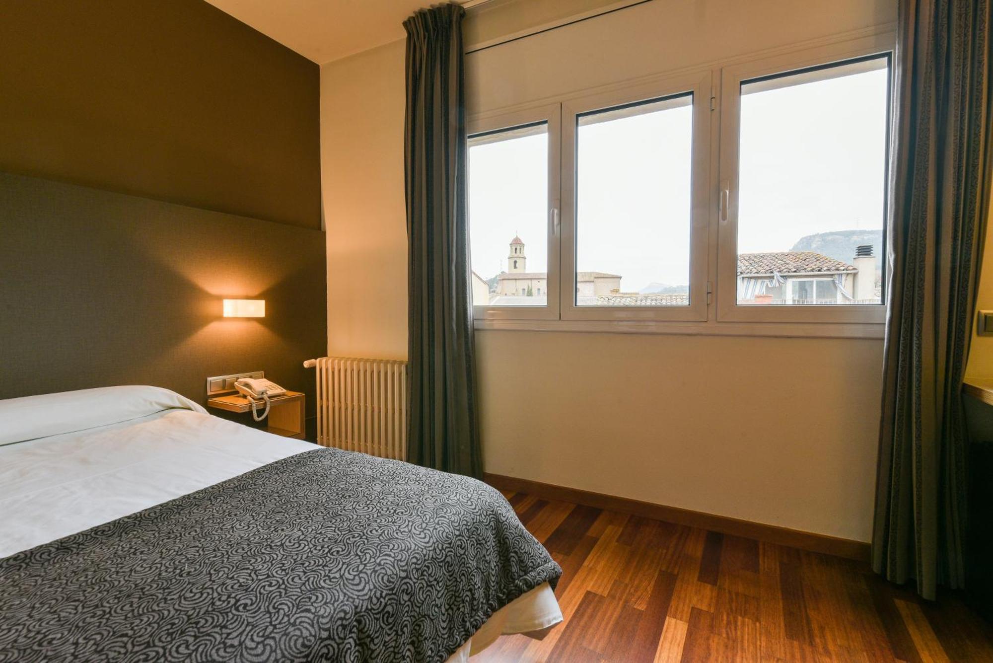 Hotel Robert La Pobla de Claramunt Kültér fotó